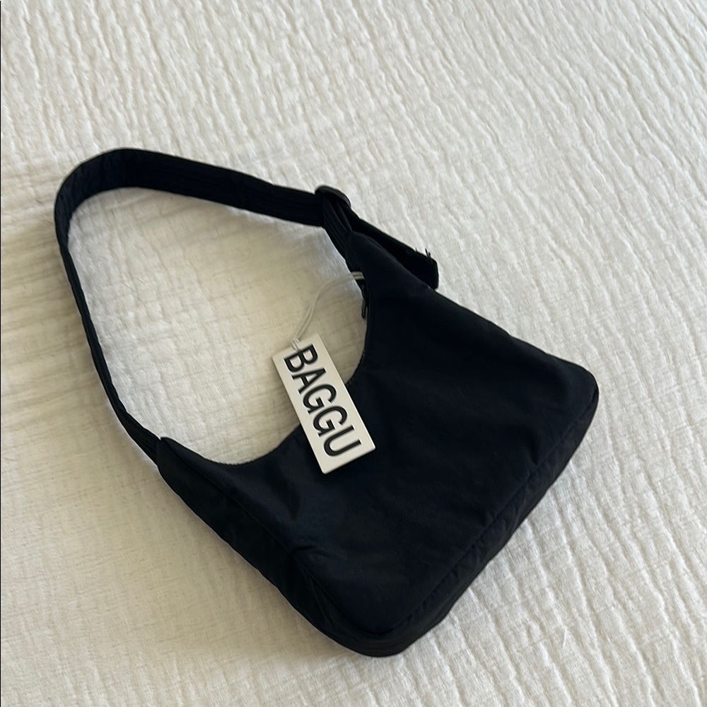 BAGGU Black Shoulder Bag Compact Crescent Design MINI nylon